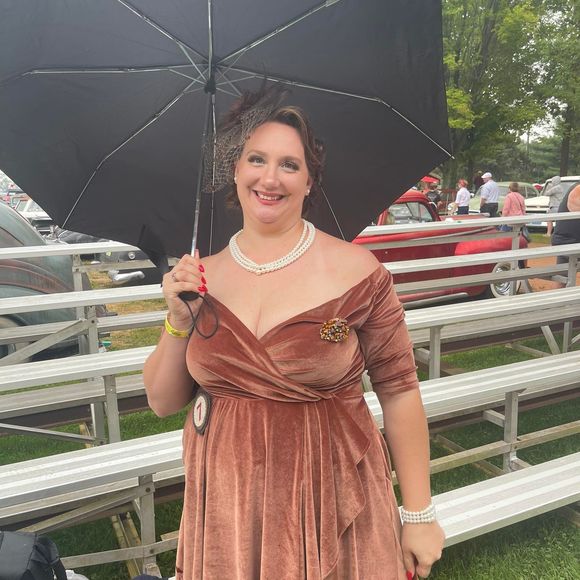 Meet your Posher, Elizabeth - Picture 1 of 1